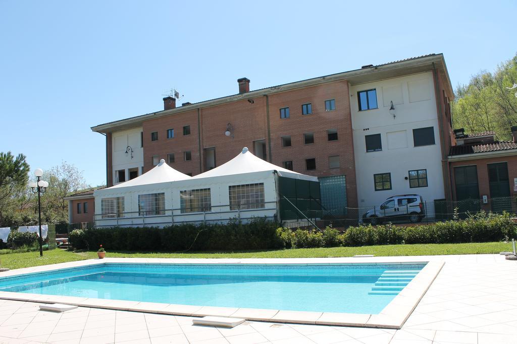 Residence La Piscina Ізола-дель-Ґран-Сассо-д'Італія Екстер'єр фото