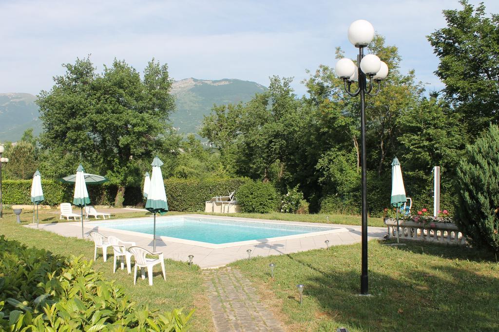 Residence La Piscina Ізола-дель-Ґран-Сассо-д'Італія Екстер'єр фото
