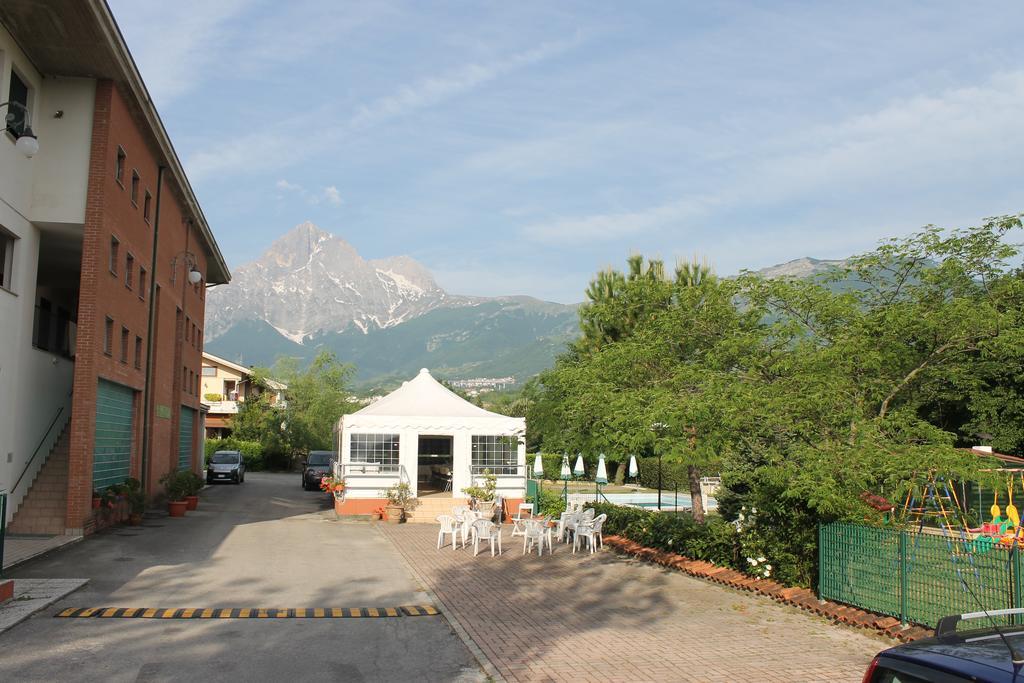 Residence La Piscina Ізола-дель-Ґран-Сассо-д'Італія Екстер'єр фото